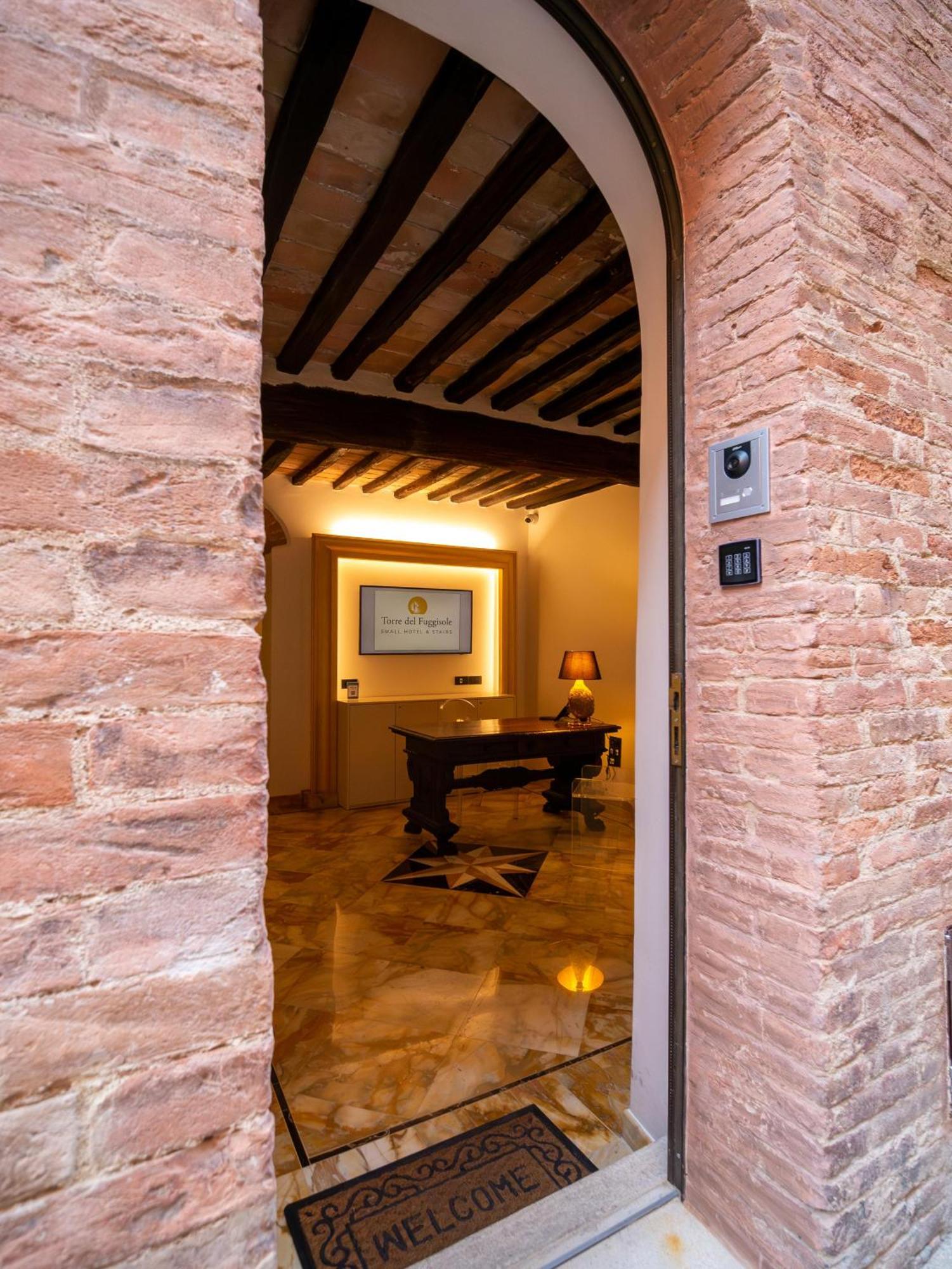 Torre Del Fuggisole Hotel Сиена Екстериор снимка