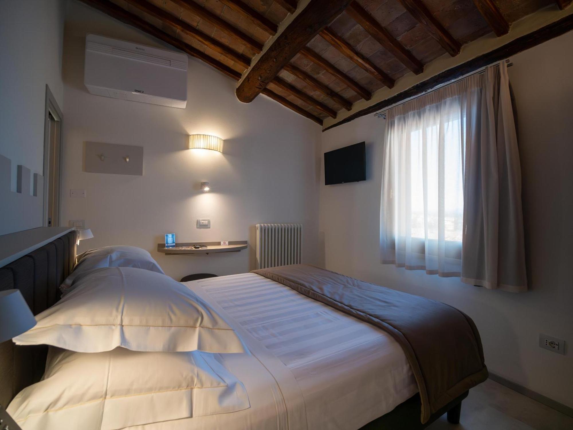 Torre Del Fuggisole Hotel Сиена Екстериор снимка