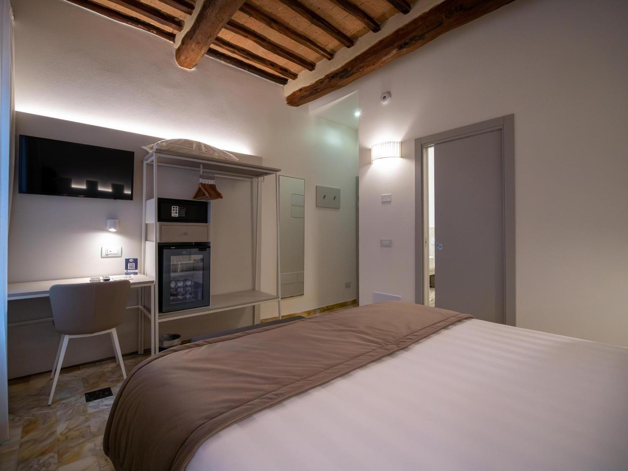 Torre Del Fuggisole Hotel Сиена Екстериор снимка