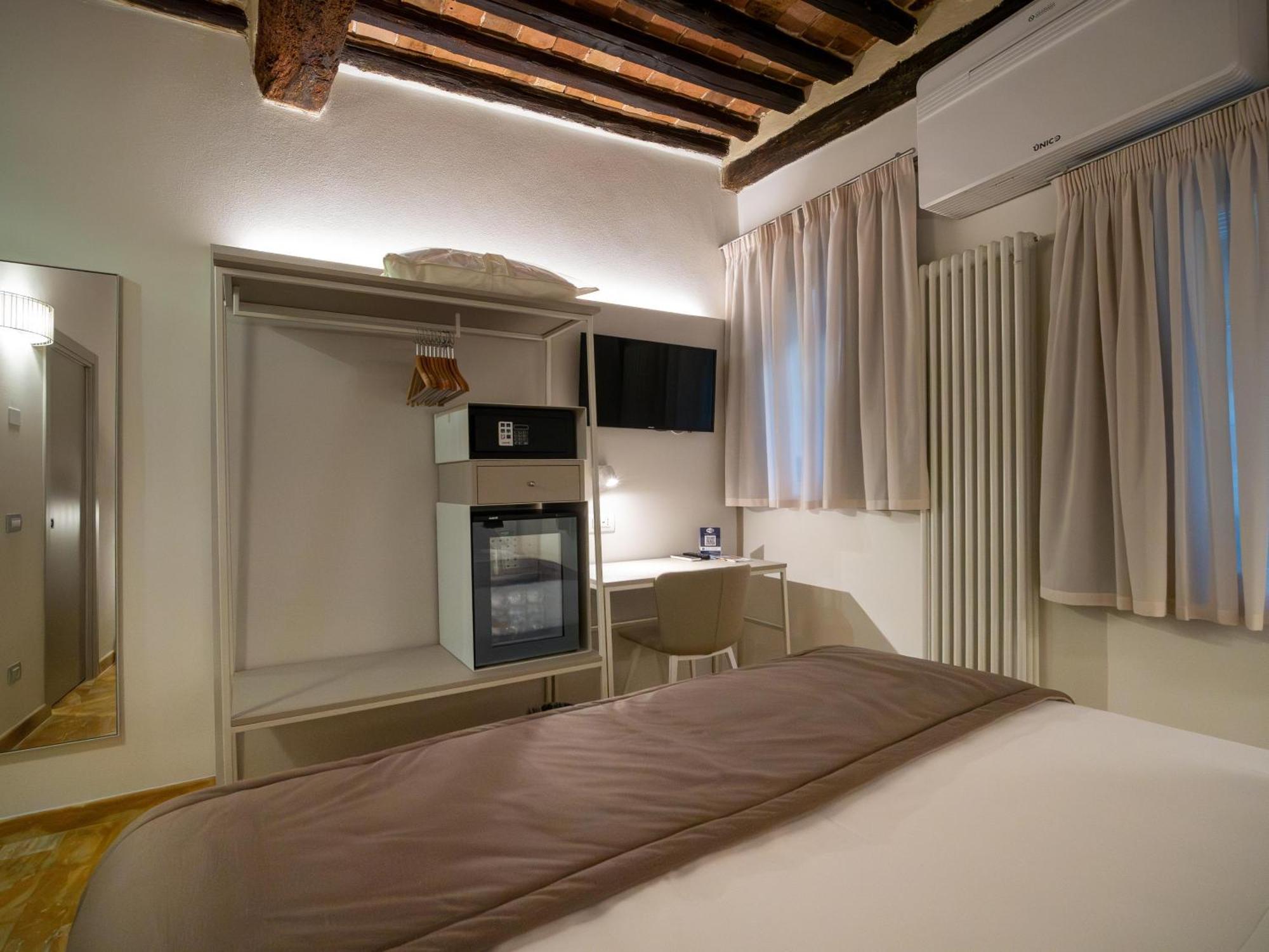 Torre Del Fuggisole Hotel Сиена Екстериор снимка