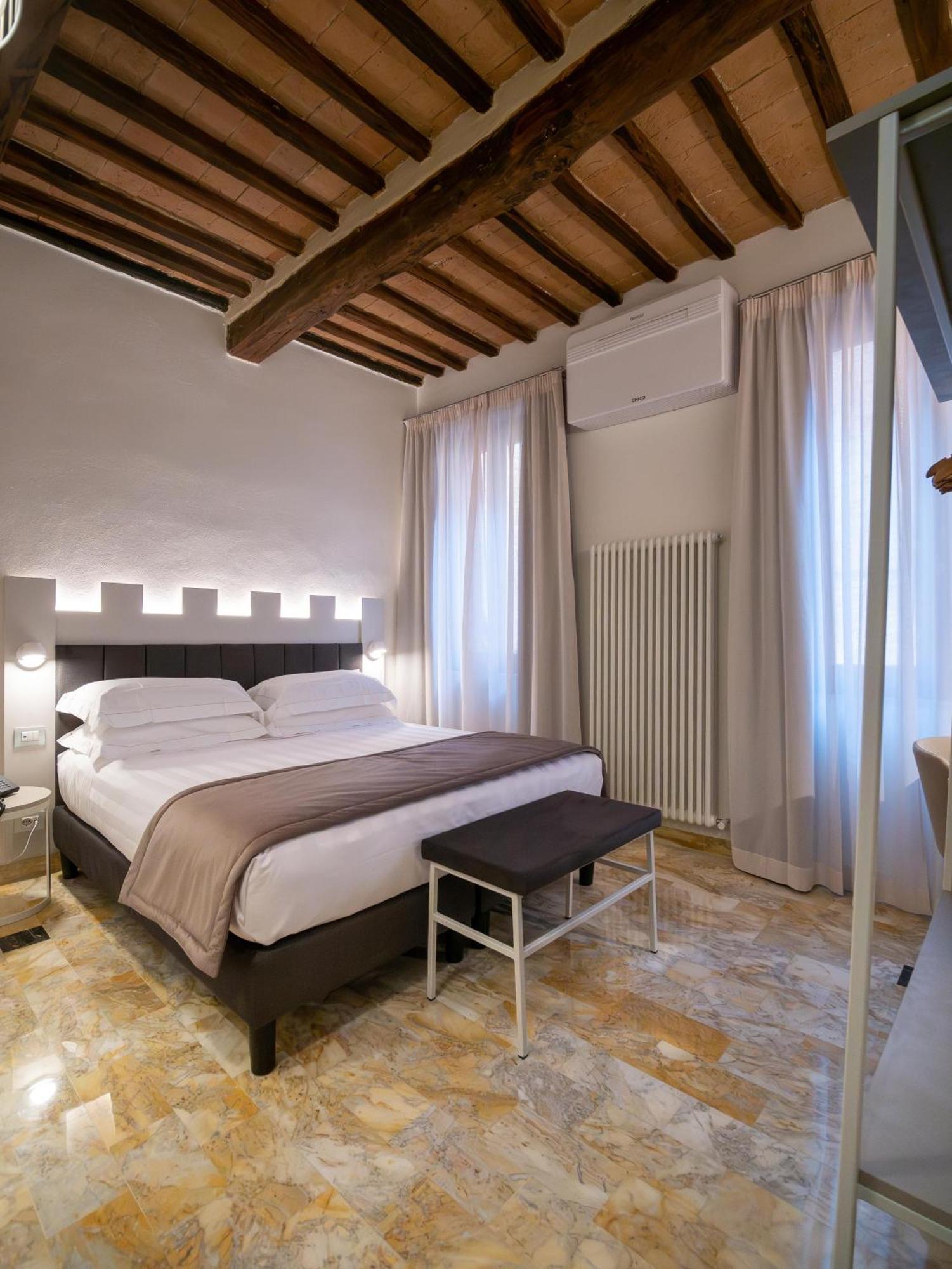 Torre Del Fuggisole Hotel Сиена Екстериор снимка