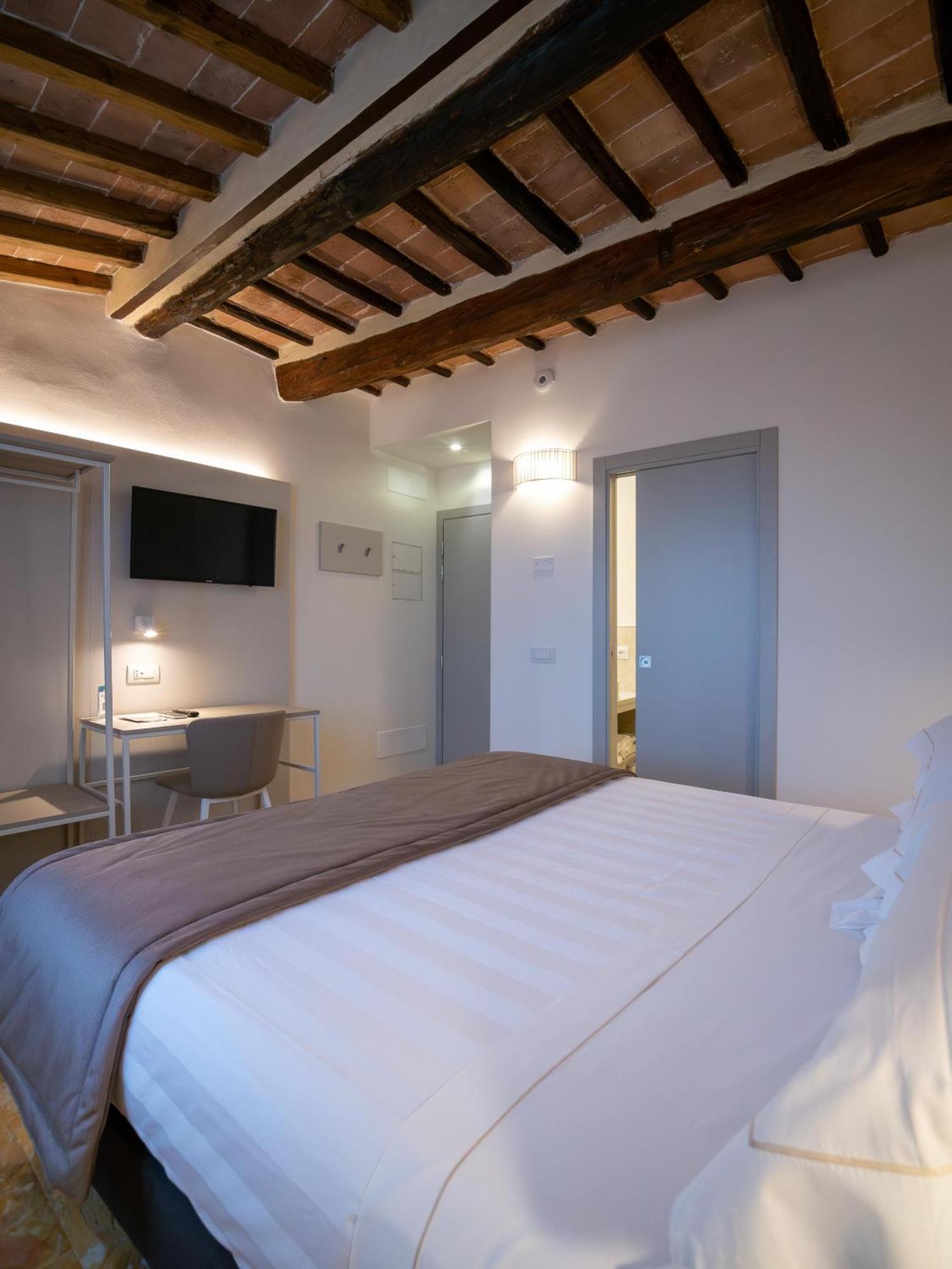 Torre Del Fuggisole Hotel Сиена Екстериор снимка